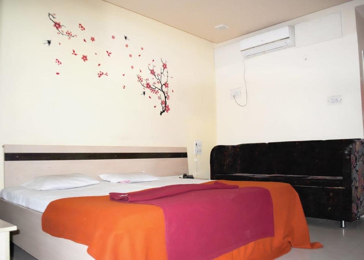 Hotel Kesari Nandan Latur Екстер'єр фото